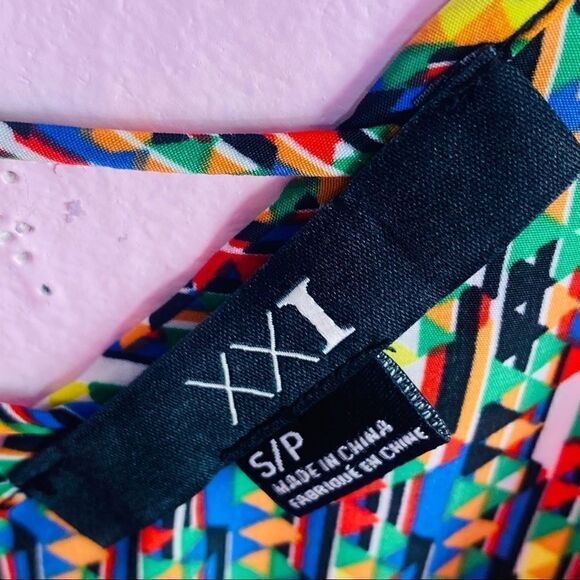 Forever 21 Multi Color Geometric Print Open Strappy Back Sleeveless Blouse Small - Picture 9 of 10